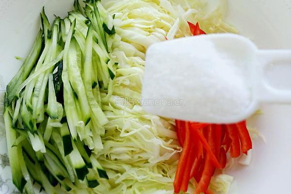 凉拌包菜丝的做法图解3
