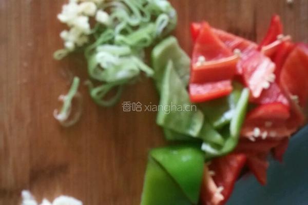 彩椒炒鸡心的做法图解2