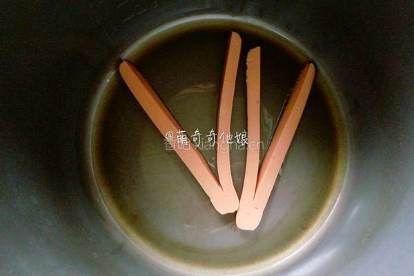 电饭煲火腿爱心煎蛋的做法图解4