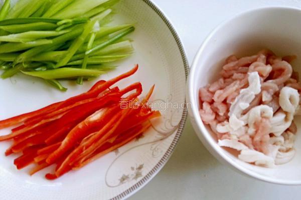芹菜炒肉丝的做法图解2