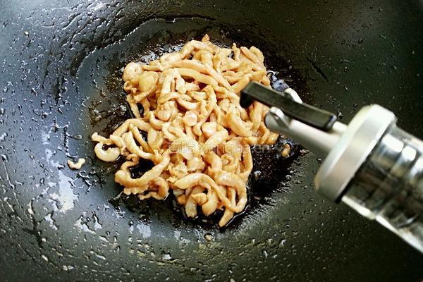 芹菜炒肉丝的做法图解7