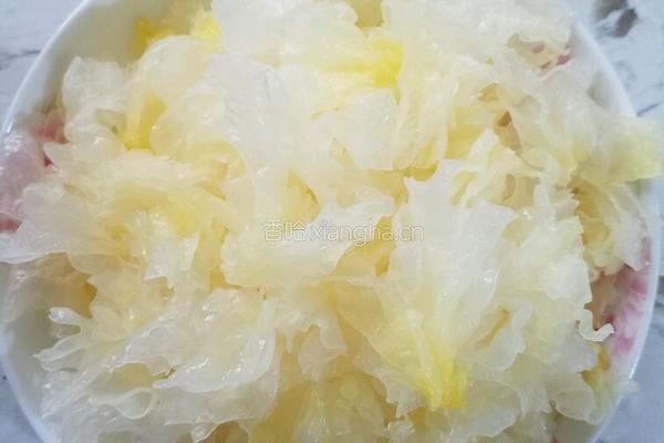 银耳莲子红枣糖水的做法图解3