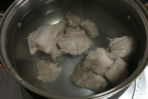 红枣当归排骨汤的做法图解3