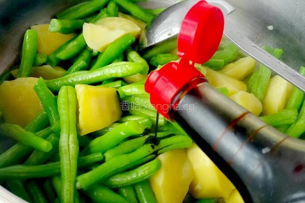 土豆烧四季豆的做法图解4