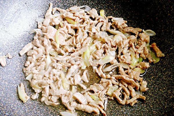 豇豆角炒肉的做法图解7