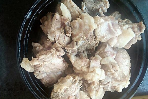 紫菜玉米排骨汤的做法图解5