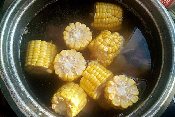 紫菜玉米排骨汤的做法图解7