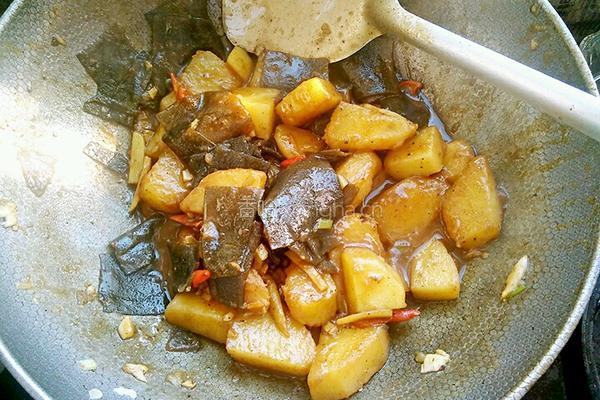 海带炖土豆的做法图解10