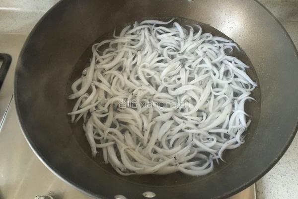 银鱼鸡蛋汤的做法图解3