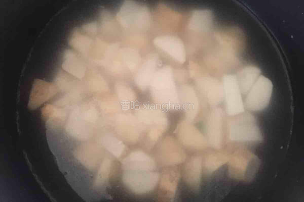 萝卜菜煮小芋头。的做法图解1