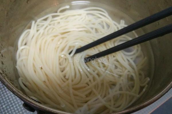黑椒牛柳炒意面的做法图解6