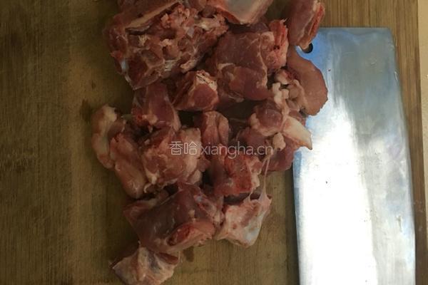 香辣排骨烧土豆的做法图解1