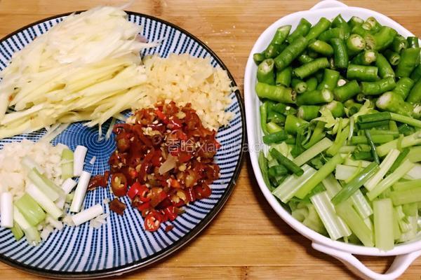 川味仔姜鲜椒兔肉的做法图解3