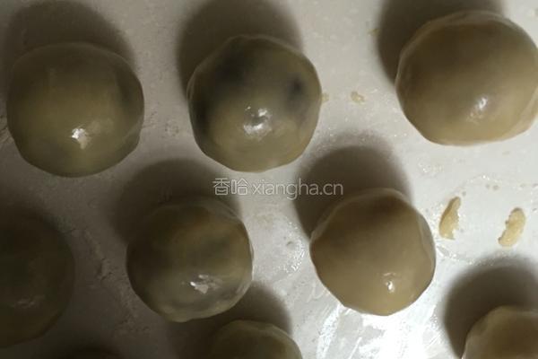 黄莲蓉月饼的做法图解9
