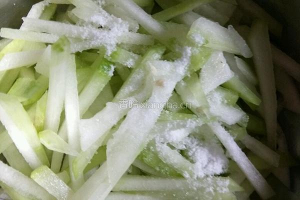 猪肉冬瓜馅饺子的做法图解3