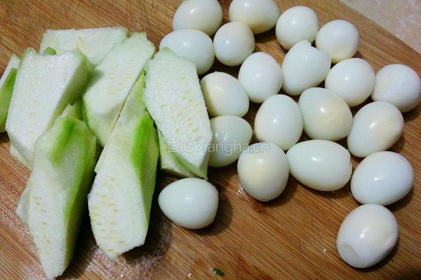 丝瓜毛豆鹌鹑蛋的做法图解2