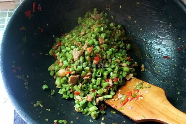 青椒炒豆角的做法图解9