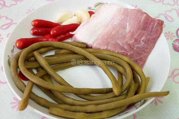 酸豆角炒肉的做法图解2