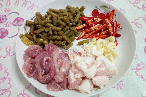 酸豆角炒肉的做法图解3