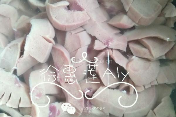 猪腰炒韭菜花的做法图解1