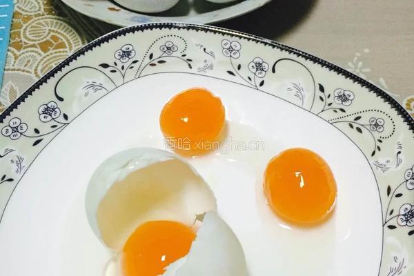 玫瑰豆沙蛋黄酥的做法图解2