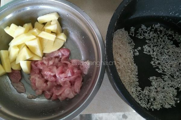 土豆粥的做法图解1