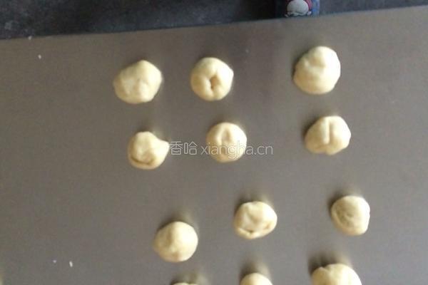 蛋黄酥(一盘12个)的做法图解3