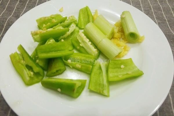 杏鲍菇红烧肉的做法图解3
