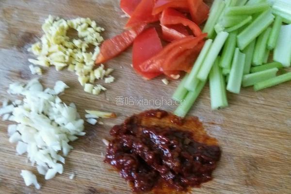 腊肉炒老芋头的做法图解3