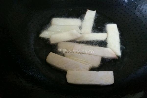 腊肉炒老芋头的做法图解4