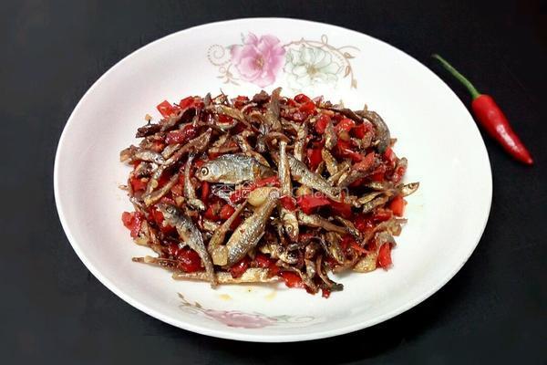 炒小鱼干的做法图解10