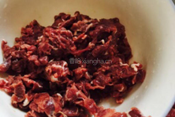 牛肉炒米线的做法图解2