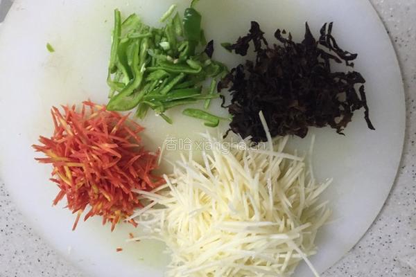 多彩土豆丝的做法图解1