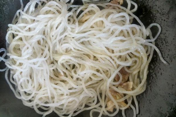 鸡肉炖粉条的做法图解3
