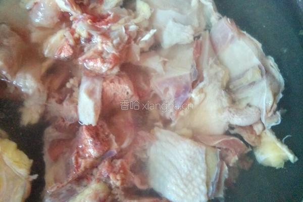 鸡骨架炖土豆的做法图解2