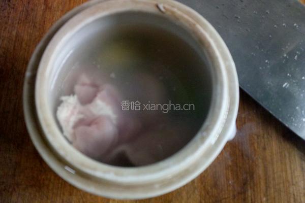 青橄榄炖猪粉肠的做法图解4