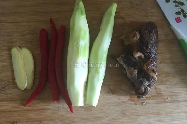 芥蓝炒腊牛肉的做法图解1