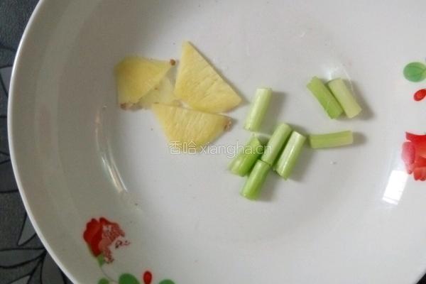 香菇粉丝汤的做法图解2