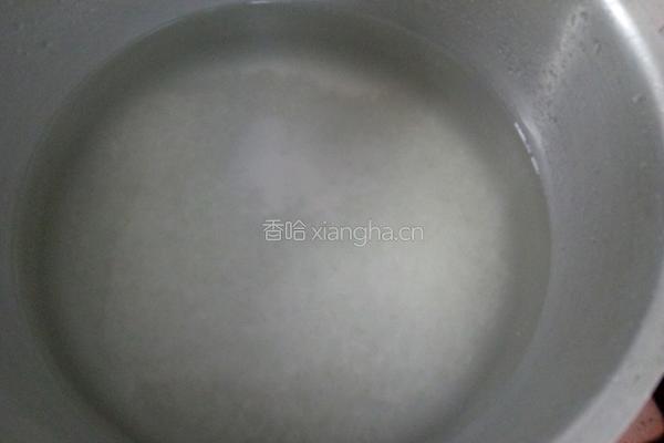 皮蛋瘦肉粥的做法图解2