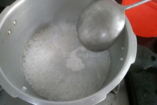 皮蛋瘦肉粥的做法图解5