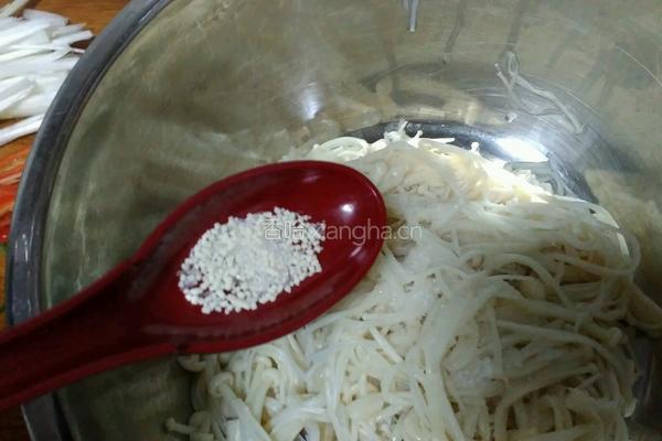 黄瓜金针菇的做法图解7
