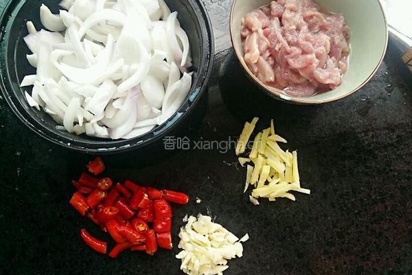 辣椒洋葱炒肉的做法图解2