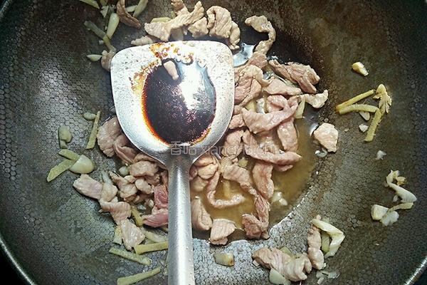 辣椒洋葱炒肉的做法图解5