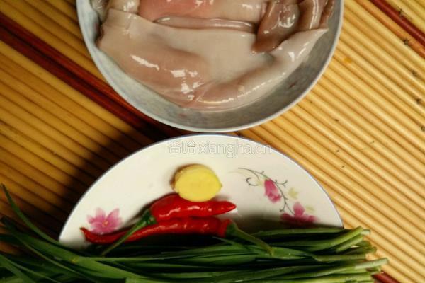 韭菜炒墨鱼的做法图解1