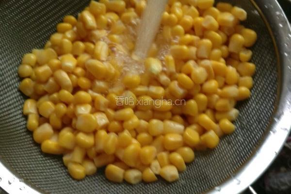 咸蛋黄焗玉米的做法图解3