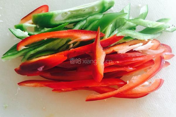 黑椒牛柳炒意粉的做法图解2
