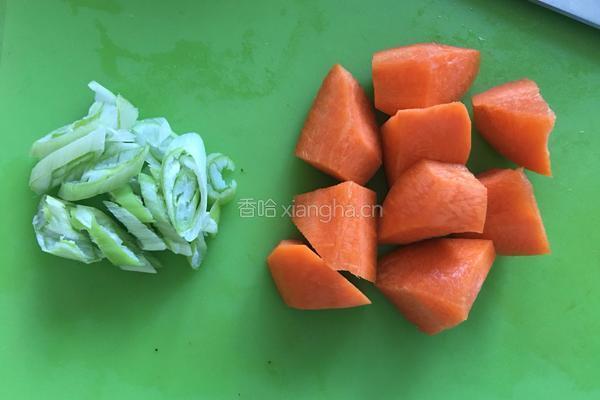 土豆炖圆茄子的做法图解3