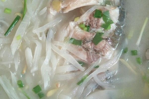 白萝卜鲫鱼汤的做法图解5