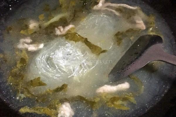 酸菜肉丝米粉汤的做法图解4