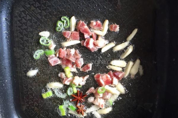 私房肉沫酱爆茄子 的做法图解6